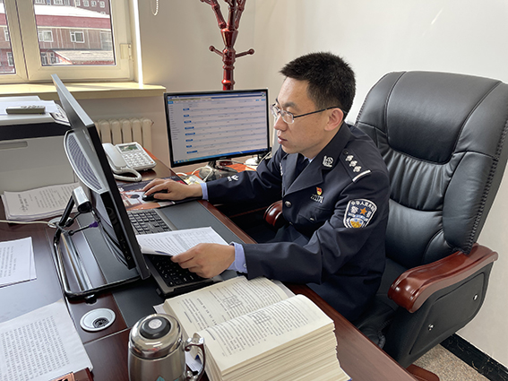 【最美劳动者】胡晓东：抬起头与党同心 俯