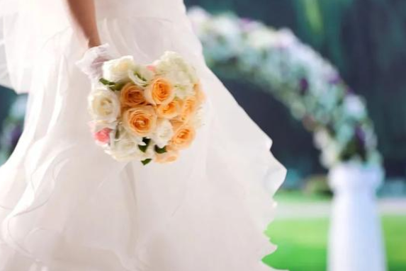 伴郎伴娘租赁业务涌现：租个陌生人做伴娘靠