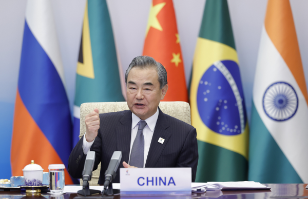 王毅主持金砖国家外长会晤