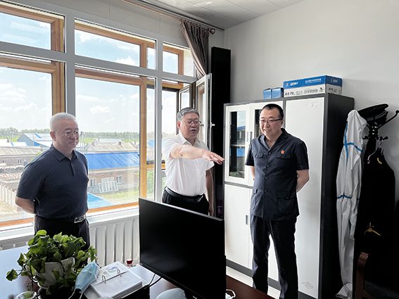 省法院党组成员、副院长周文君一行来松督导