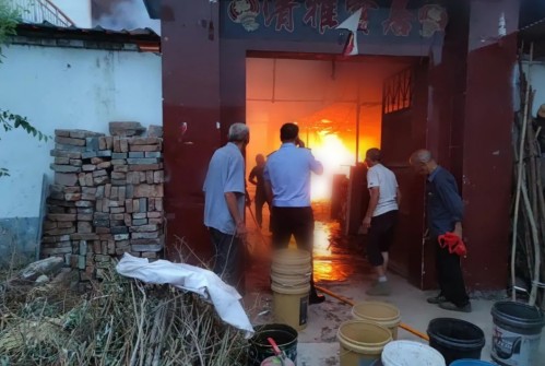 西峡县阳城派出所：民警走访途中化身“救火