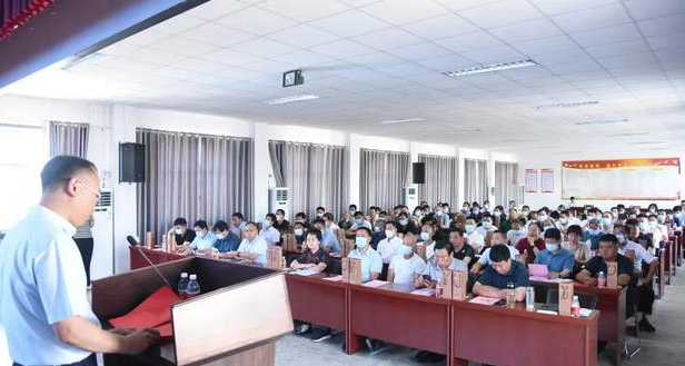 「群英满座喜盈门共话殷殷桑梓情」鸦岭镇首