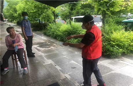 发挥党员骨干作用  为“全民戴口罩”贡献