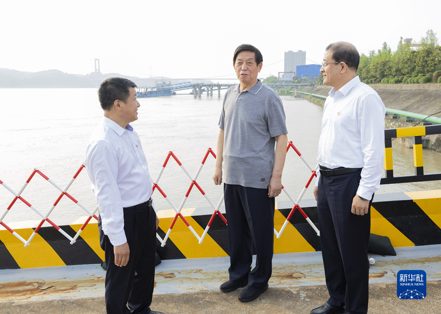 全国人大常委会执法检查组在湖北检查长江保