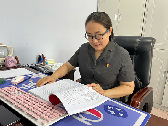 听听他们的故事·刘虹玫：巾帼丹心护司法正