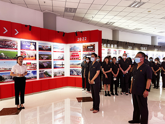 松原中院组织干警参观松原市发展成就展