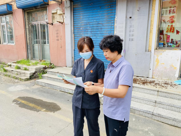  白石山林区基层法院开展食药安全普法活动