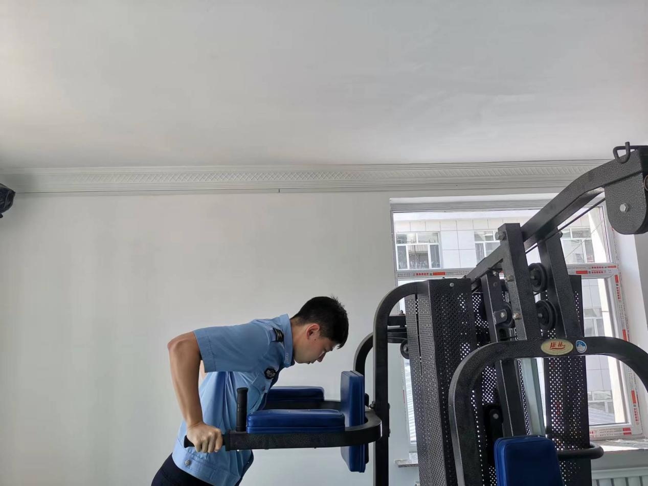 强化体能训练  打造实战精兵