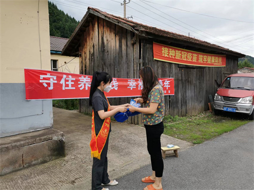 长白县法院开展防范养老诈骗宣传活动