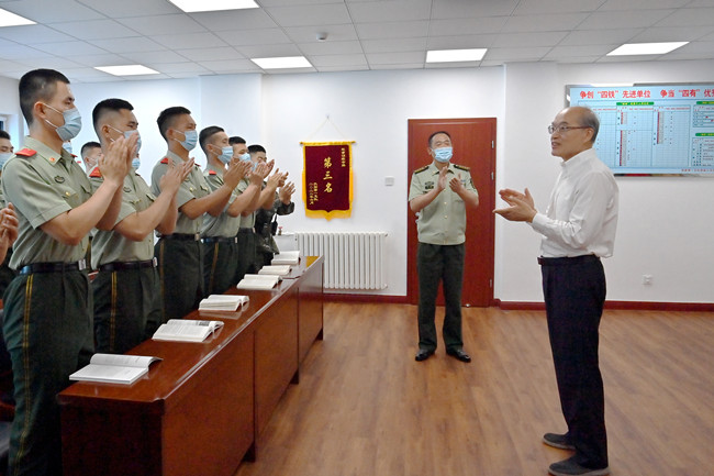 最高检领导与武警部队驻最高检官兵共话鱼水