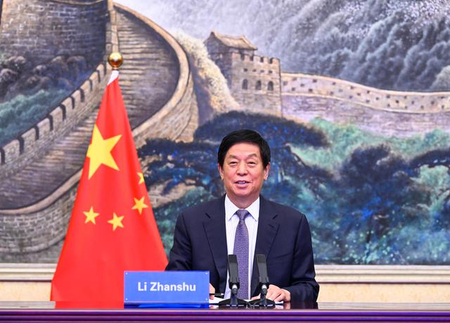 栗战书同汤加议长法卡法努阿举行会谈