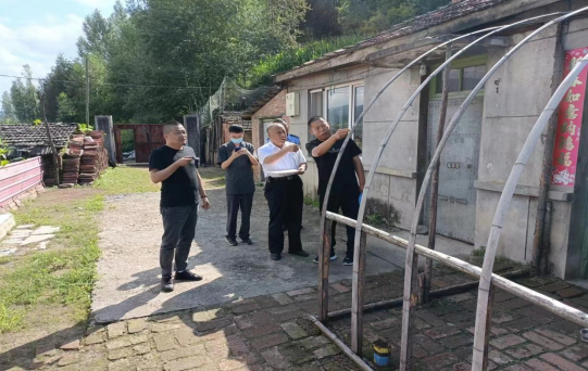 脚下丈量的是土地 “天平”温暖的是人心