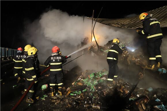 重庆所有火场明火全部扑灭 正在清理余火当