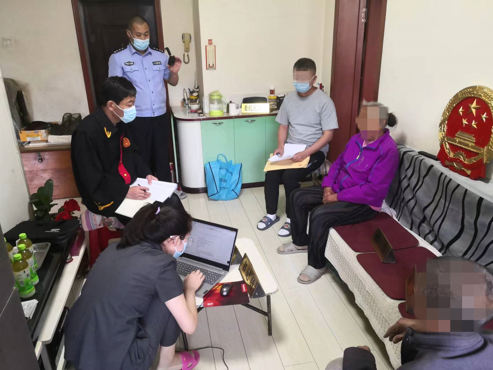 永吉法院：老两口动手闹离婚，法官促膝长谈