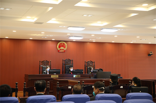 银行职工旁听庭审，以案释法现场教育