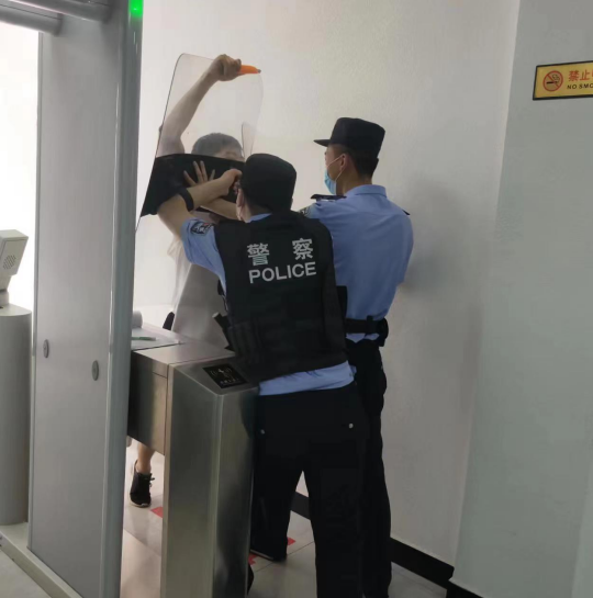 临江法院司法警察大队开展突发应急事件演练