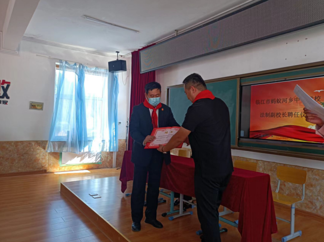 临江：全面落实“法治副校长”制度 为未成