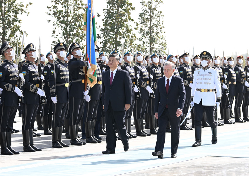 习近平同乌兹别克斯坦总统米尔济约耶夫会谈