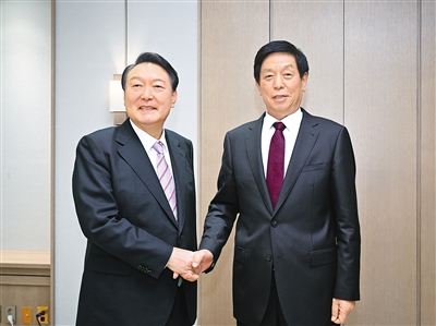 栗战书对韩国进行正式友好访问