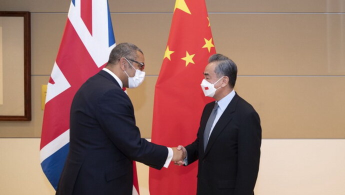 王毅会见英国外交发展大臣克莱弗利