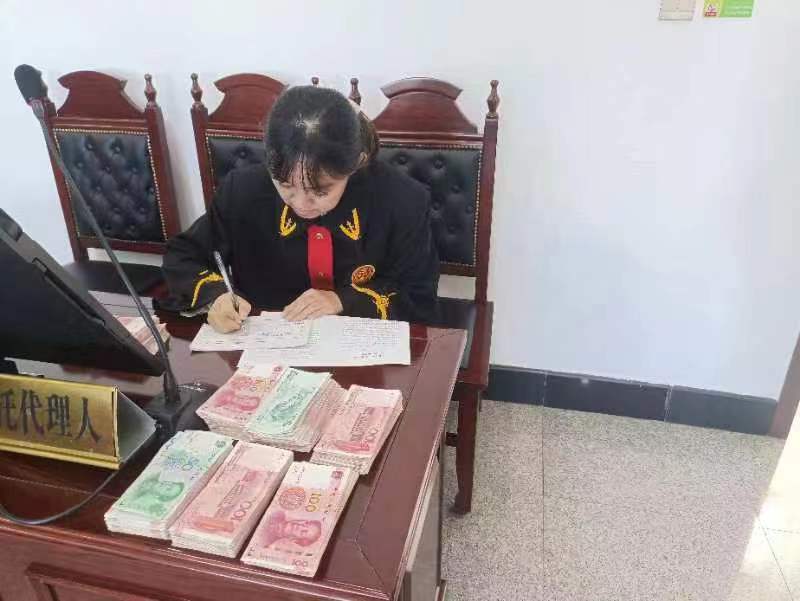 法官倾心调解，钱款及时兑现