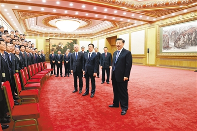 习近平在会见C919大型客机项目团队代表