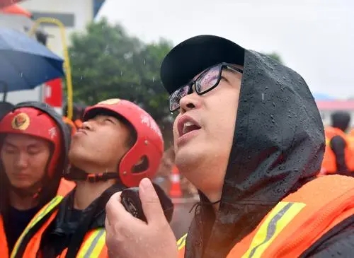 坚守在岗位  喜迎二十大