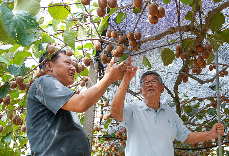 总书记和人民心贴心丨“把成绩写在大地上”