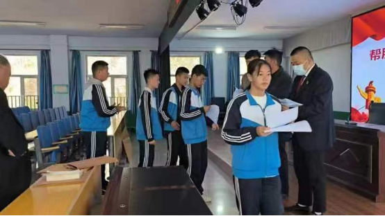 金秋送爽  法治副校长送法进校园