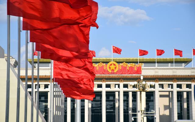 白石山林区基层法院第一党支部组织党员干部