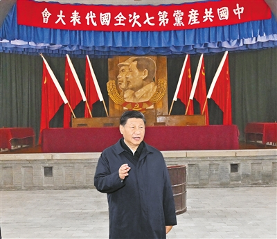 习近平带领中共中央政治局常委瞻仰延安革命