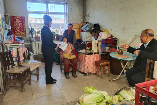 送法入户暖民心