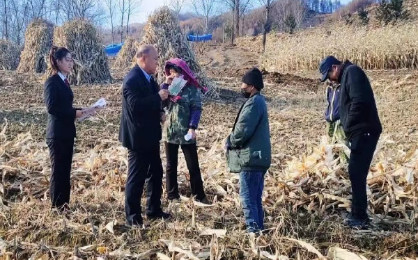 白石山林区基层法院法官巧妙化解“一垄地”