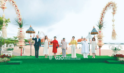 彭丽媛出席二十国集团领导人峰会配偶活动