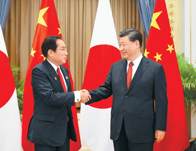 习近平会见日本首相岸田文雄