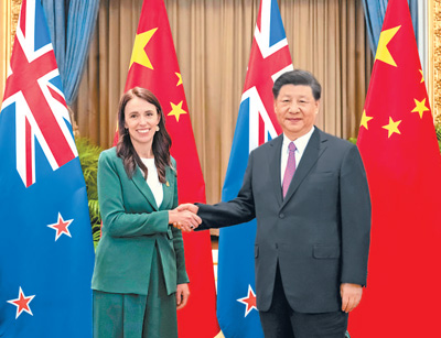 习近平会见新西兰总理阿德恩