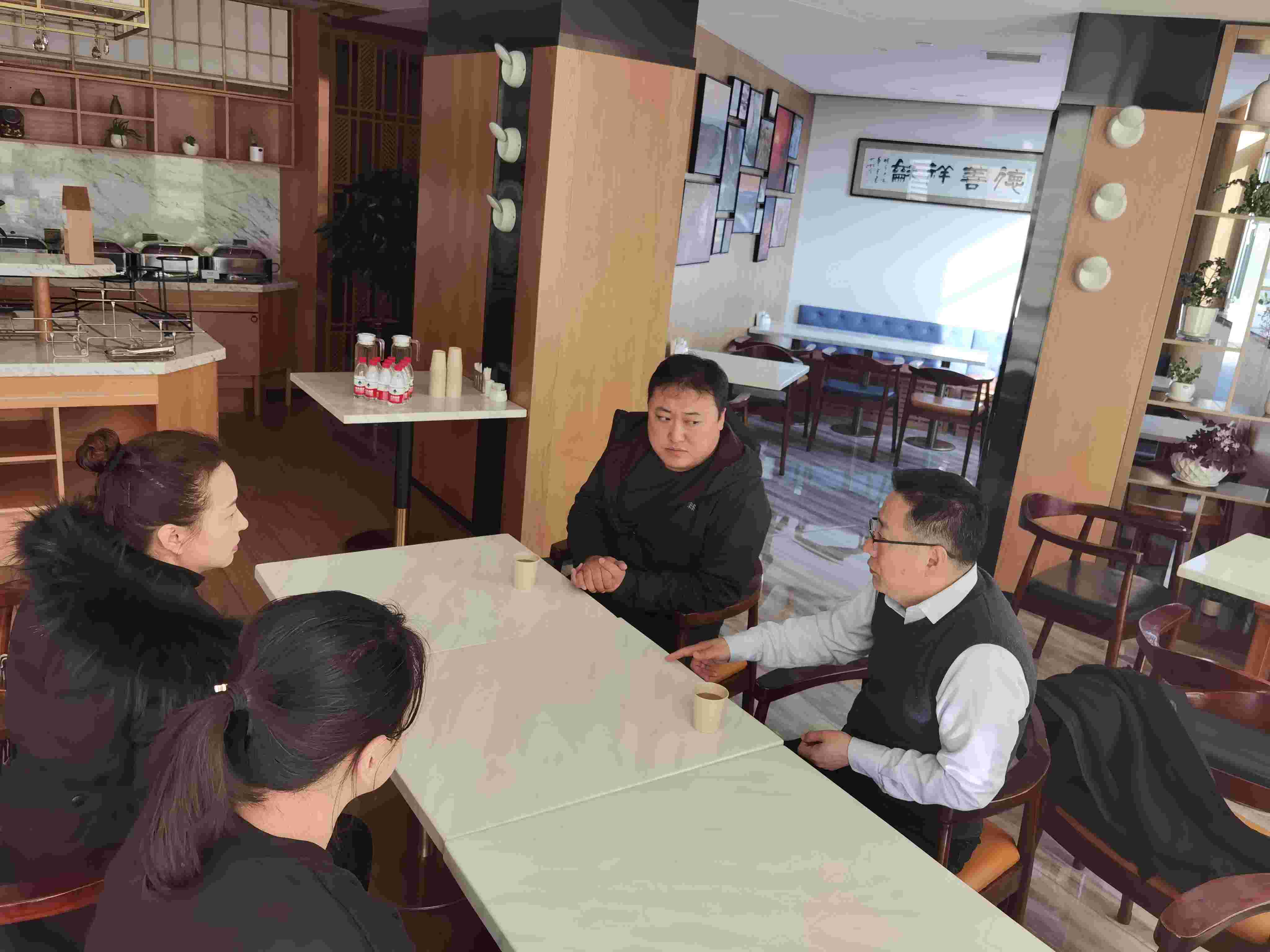 问需于企解难题问计于企降风险 