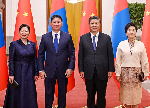 习近平同蒙古国总统呼日勒苏赫举行会谈