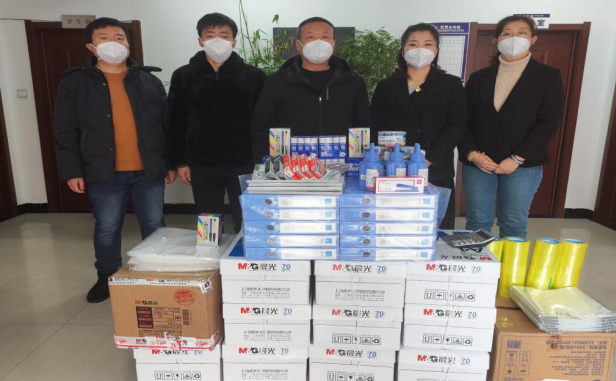 “双报到”深入基层送温暖，共建共治助力社