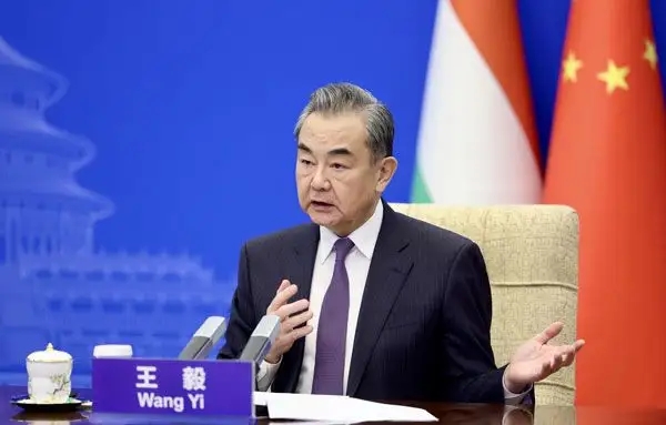 王毅同匈牙利外长西雅尔多视频会晤