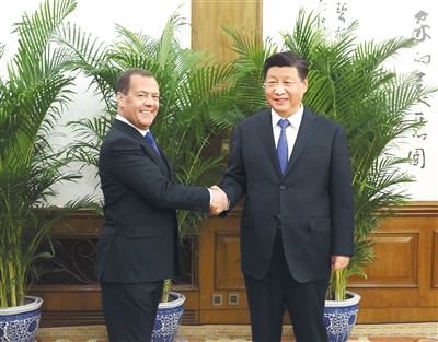 习近平会见俄罗斯统一俄罗斯党主席梅德韦杰