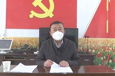 长白县法院休息日宣讲、慰问送“双粮”