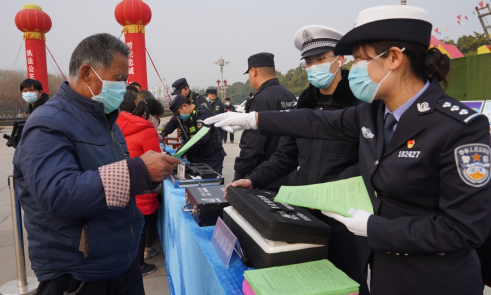 西峡交警：致敬，警察节！我们在路上守护您