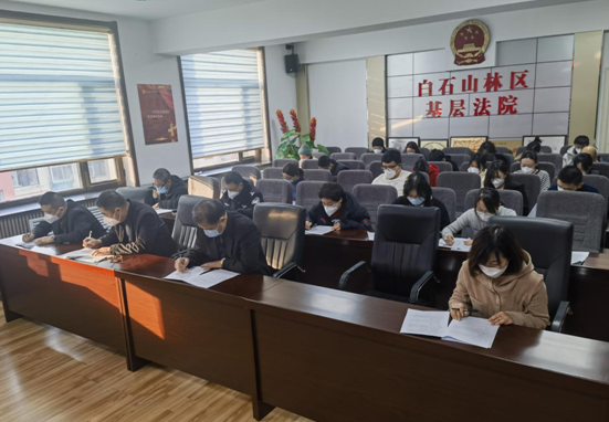 白石山林区基层法院以测试促学习  不断巩