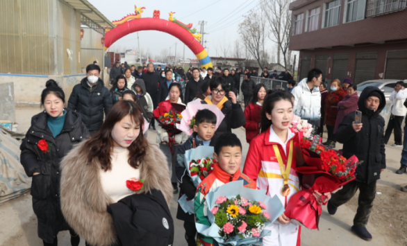 河南邓州：世界技能大赛金牌选手姜雨荷载誉