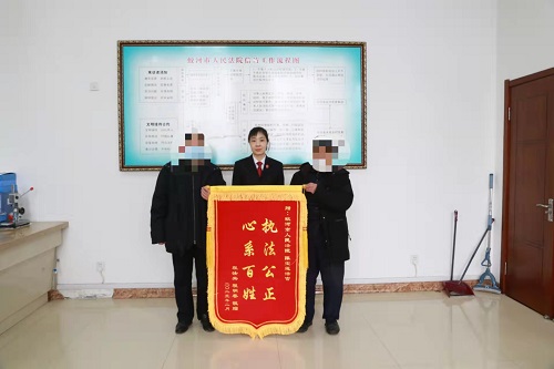 蛟河法院：公正审判暖人心 群众致谢送锦旗