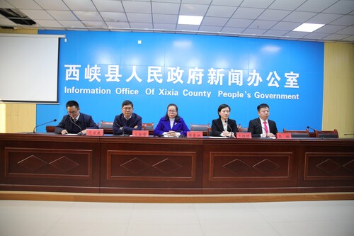 西峡县：以花会友 共赴暖阳