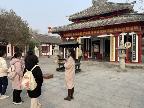 寻艾草幽幽香气，悟乡村振兴成果