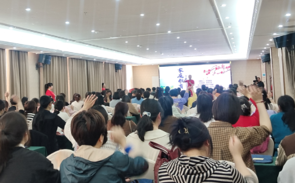 西峡县隆重举办《巾帼之美、筑梦芳华》家庭