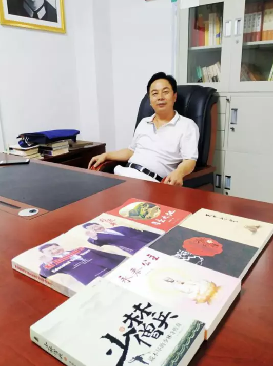 新时代青年励志经典作家——李靖天